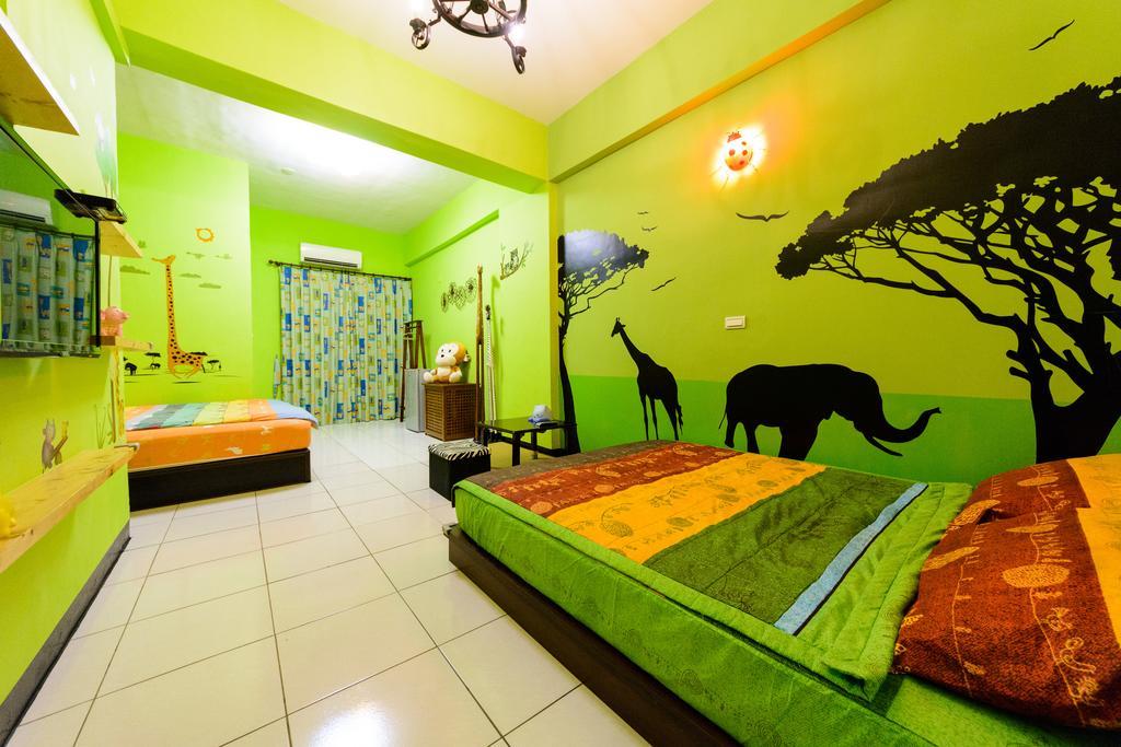 Play House Hotel Tainan Buitenkant foto