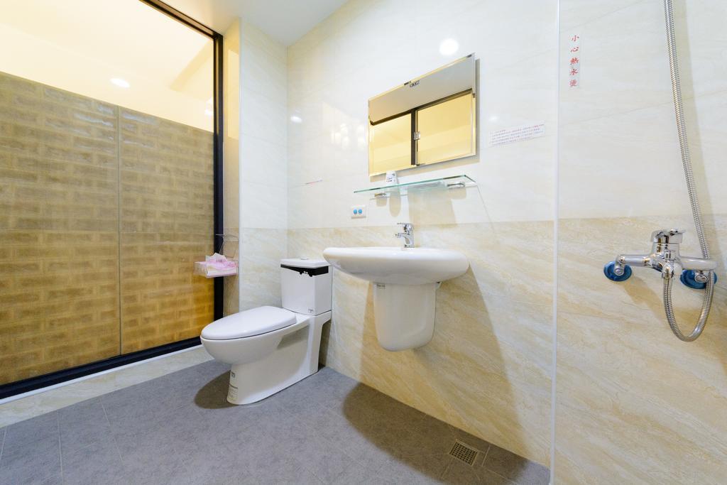 Play House Hotel Tainan Buitenkant foto